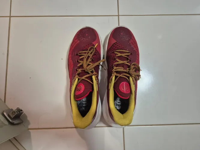 Tênis de basquete tam. 44
