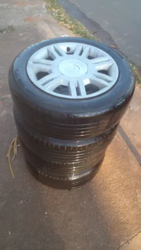 Vende-se Pneu e Rodas Aro 16 195.60 .16, 4x100