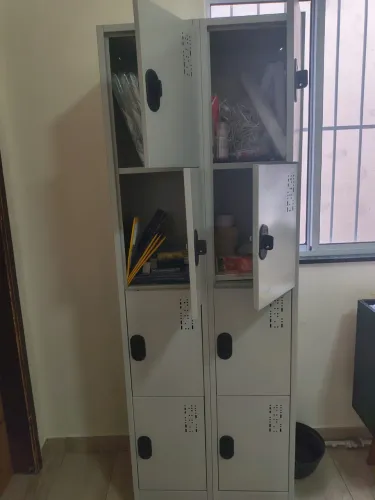 Armário roupeiro multiuso em aço. 