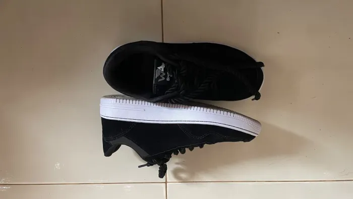 Tênis casual preto 43/44 ótimo para usar para escola