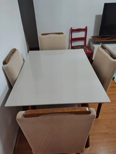 Mesa de madeira maciça