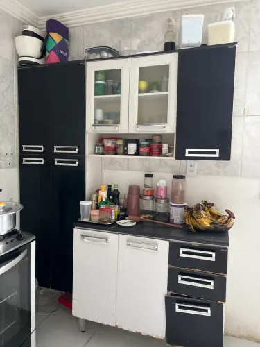 Armário de cozinha preto com branco 