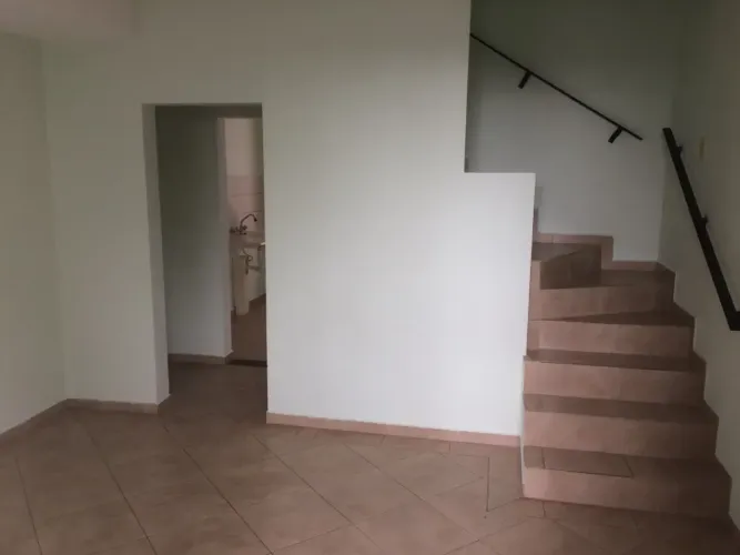 Sobrado para venda possui 2 quartos e 2 banheiros, sendo 1 lavabo em Villa Flora - Sumaré 