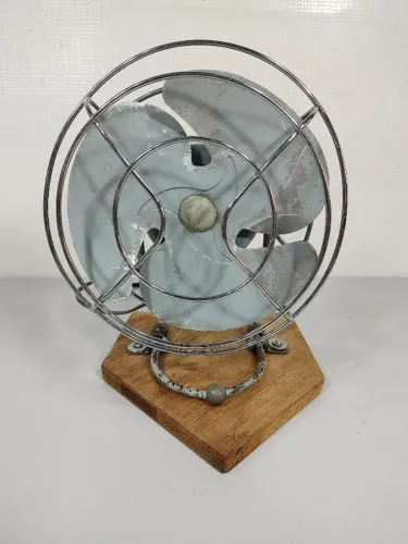Ventilador Antigo Mesa Faet Pequeno 110v Funciona Edu (Usado)