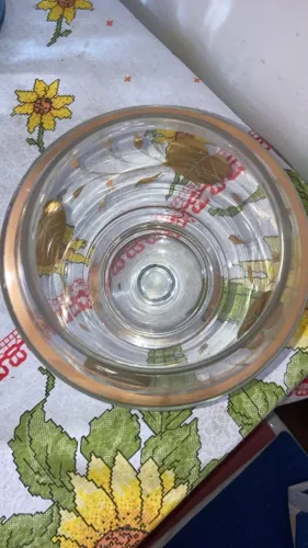 Bomboniere vintage, com tulipas douradas e fino acabamento