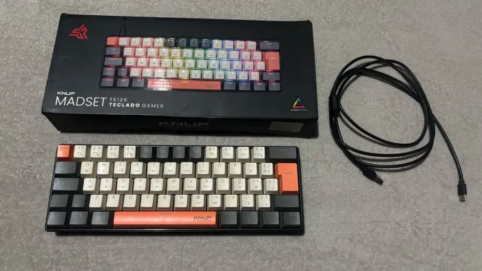 TECLADO MECÂNICO 60% ARGB