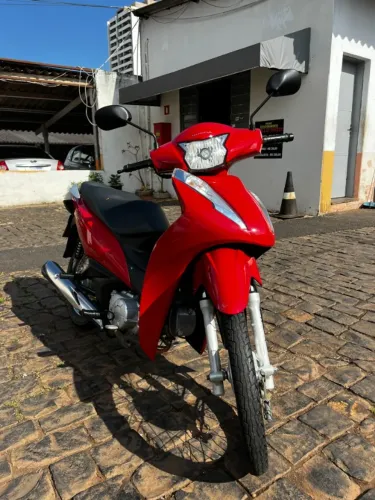 VENDO honda biz 110i 2024 em perfeito estado aceito propostas!