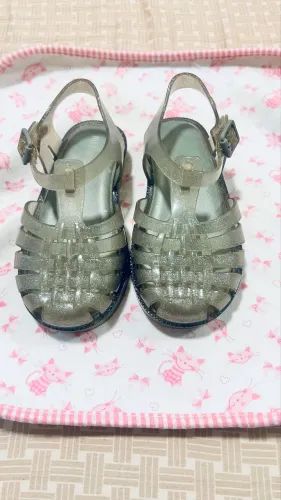 sandália mini melissa possession na cor cinza com glitter, tamanho 23/24
