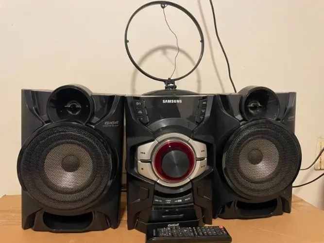Mini System Giga Sound Blast Samsung MX-F630 com MP3 / Karaokê / Entrada USB / Ripping