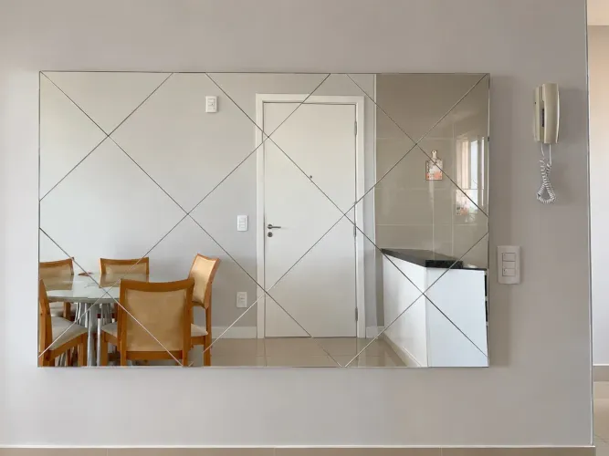 Espelho Decorativo Grande com Design Geométrico