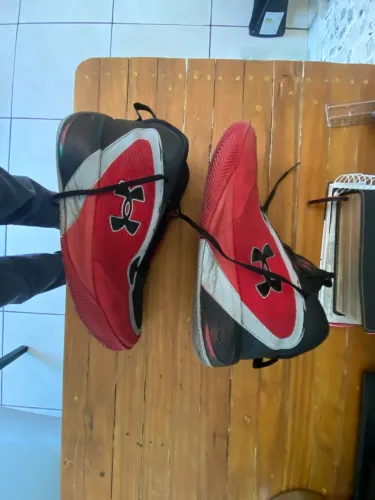 TENIS UNDER ARMOUR