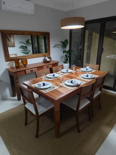 Mesa de jantar 6 lugares madeira maciça - NOVA