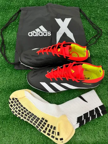 Chuteira Adidas Predator Elite - Tamanho 40 (Campo)