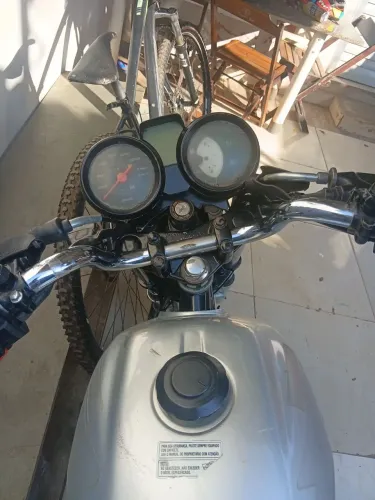 Só o motor que tá baixando mas tá andando normal