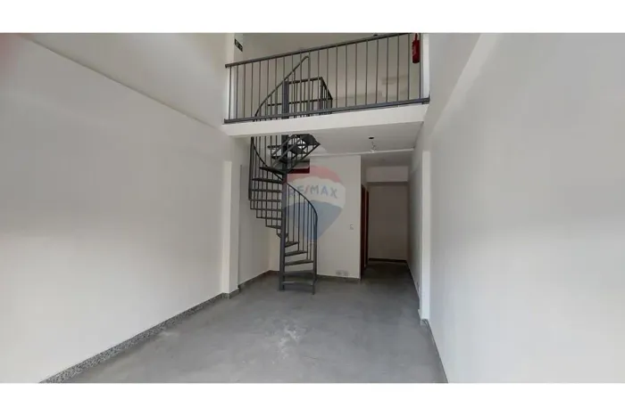 Locação - Lojas de 43 m² cada, mezanino, banheiro - Bairro Glória - BH/MG