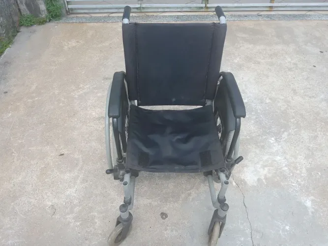 CADEIRA DE RODAS 