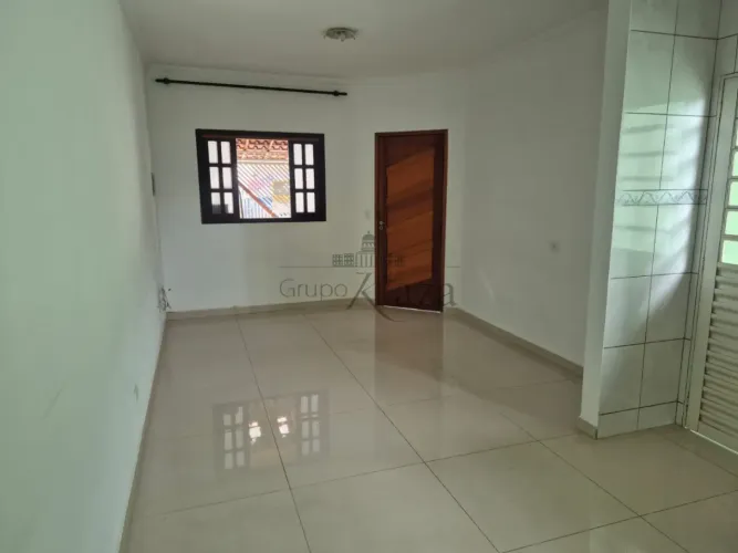 Casa em Condomínio - Residencial Ana Maria - 2 Dormitórios - 100m².