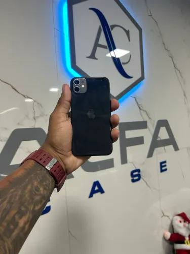 Vendo iPhone 11 128 GB 75% de bateria 
