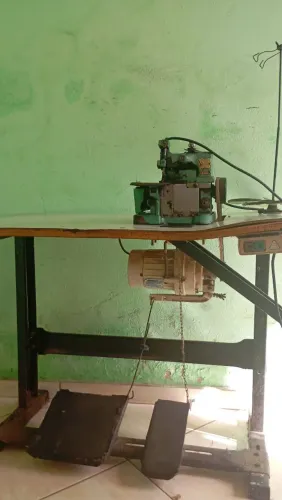 Máquina de costura overloque semi