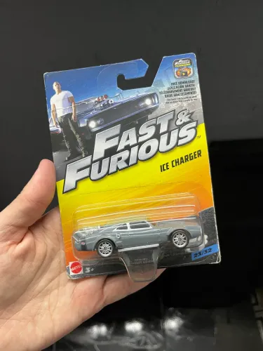 Miniatura Velozes e Furiosos ice charger 1:64 Mattel