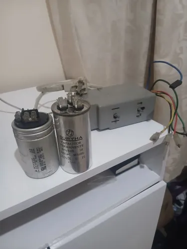 2 capacitores e 1 termostato Springer