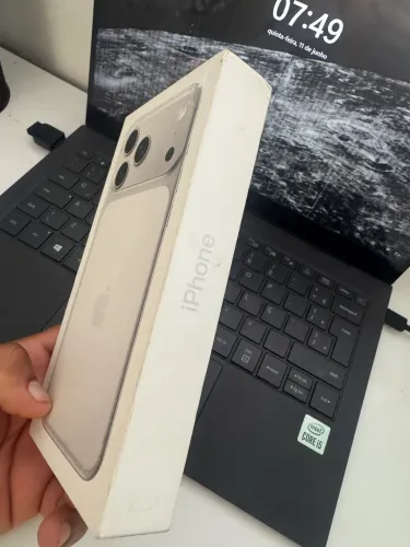 iPhone 17 pro max lacrado