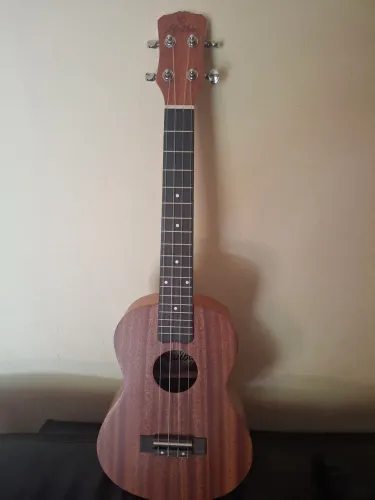 Ukulele Tenor novo, marca Malibu