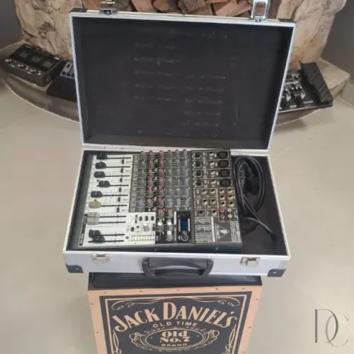 MESA DE SOM BEHRINGER XENYX 1204
