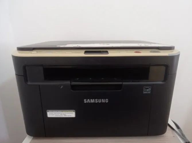 Impressora laser multifuncional Samsung SCX 3200 preta e branco
