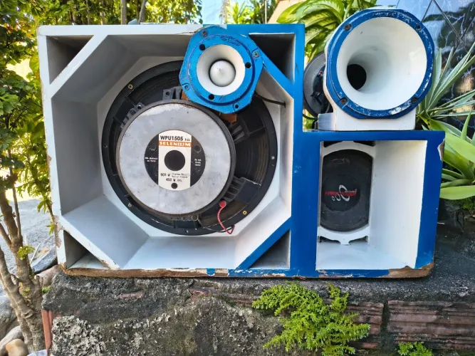 Som Automotivo Completo Caixa Trio - Woofer + Cornetas Super Tweeter (Pronto p/ Usar)
