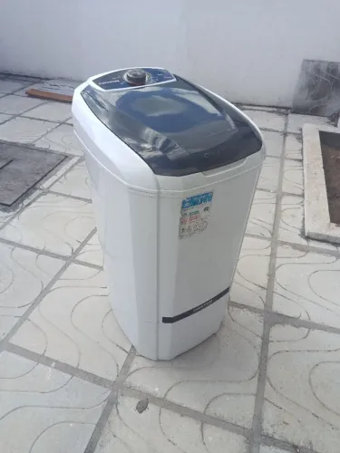 Tanquinho de lavar roupa 10 KG marca Colormaq bem preservado 1 ano de uso