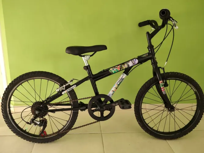 Bicicleta aro 20, com marchas.