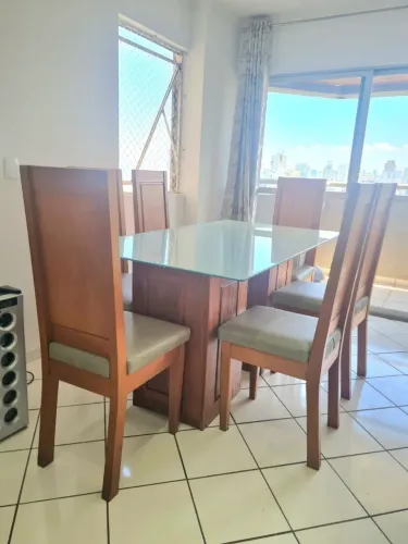 Mesa jantar 6 lugares com bases torres