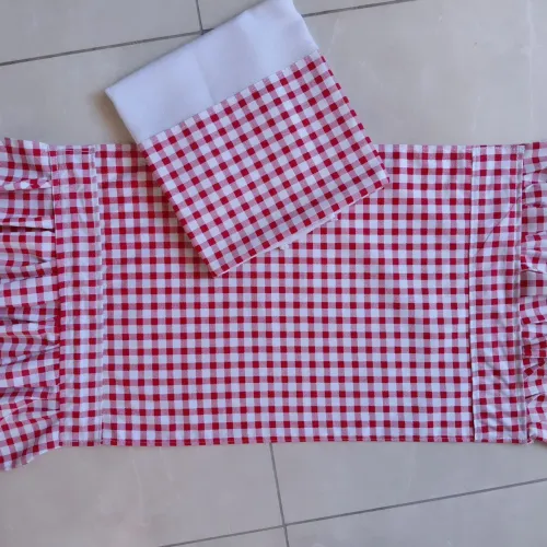 sousplat com babados em xadrez vermelho