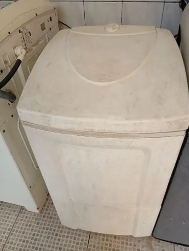 Vende-se um tanquinho e uma máquina de lavar, ambos com defeito, pra levar logo por 100,00
