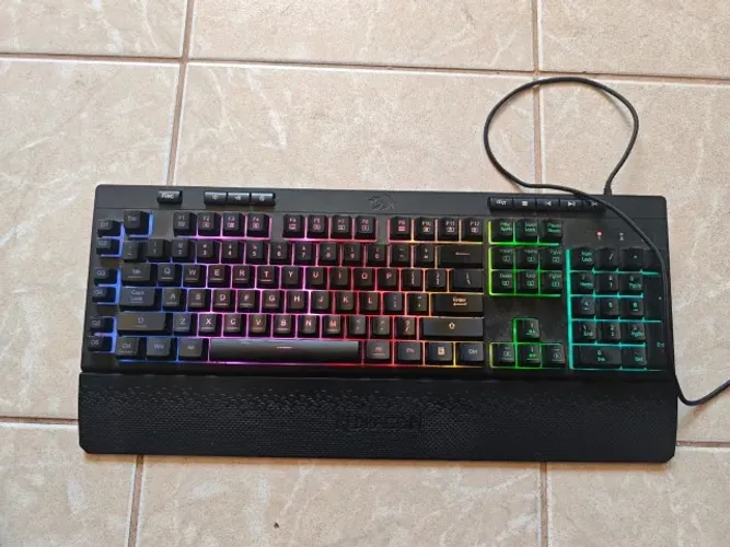 Teclado Gamer Redragon Shiva K512 RGB (Perfeito Estado / Menos de 1 ano)