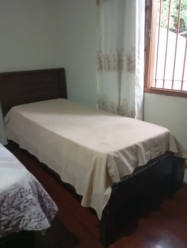 Cama muito nova de solteiro
