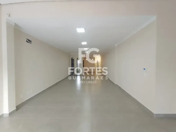 Loja Salão fachada com vitrine em maravilhosa avenida na zona Sul, aproximadamente 100m² A