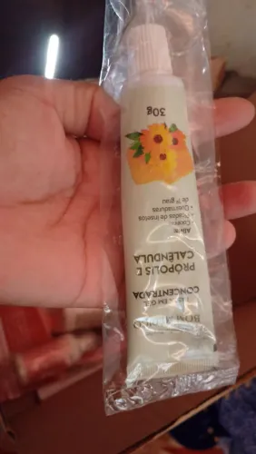 Pomada para picada de insetos alivia a coceiras e queimaduras