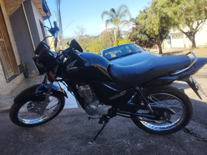 Vende-se moto titan 150 
