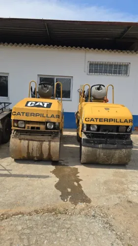 Rolo Compactador Caterpillar 2011 CB214