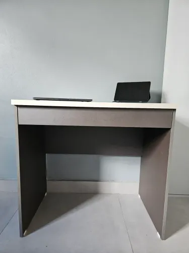 Mesa de estudos com gaveta 83 X 52 X78 móvel planejado cinza chumbo com tampo cor de areia