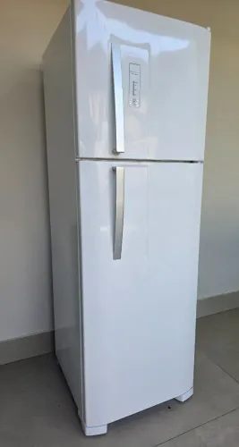 Geladeira Frost Free Eletrolux 370l
