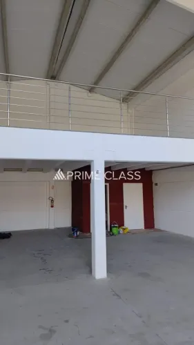 Loja Comercial 225m², Mezanino e 2 Banheiros - Bairro Igara