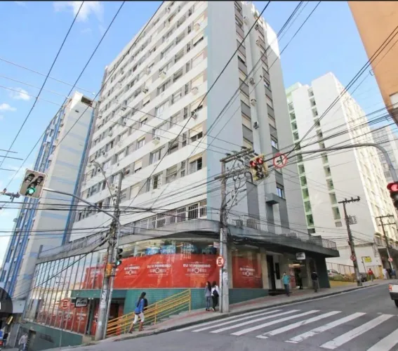 Alugo apartamento de 2 quartos mobiliado no centro de Florianópolis