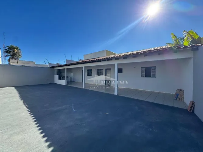 Casa com 2 dormitórios para alugar, 120 m² por R$ 2.200,00/mês - Vila Romana - Ibiporã/PR