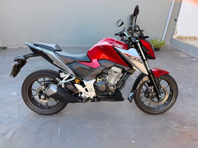 Honda CB 300f Twister CBS