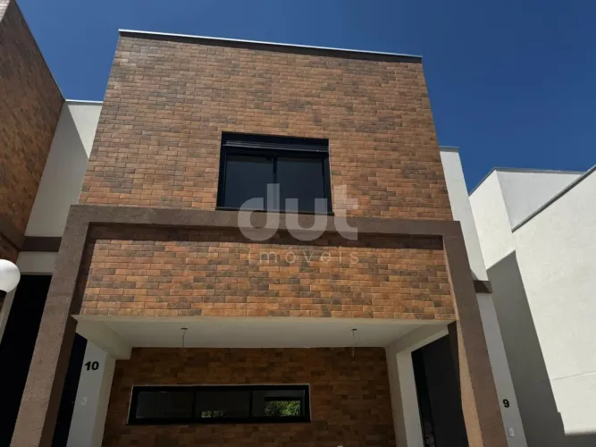 Casa à venda em condomínio no Jardim das Paineiras