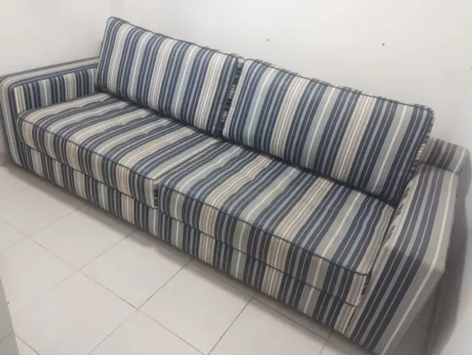 Sofá de 3 Lugares com Design Listrado Exclusivo - Amplo e Confortável