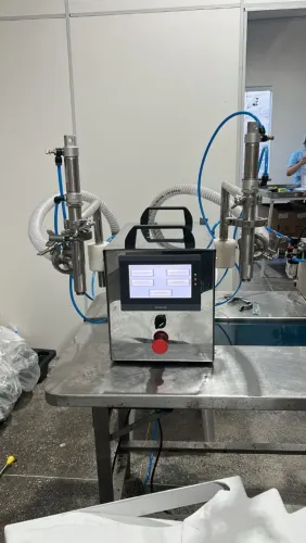 Envasadora de 2 Bicos com tela e operacional no modo automático/ semiautomático e manual